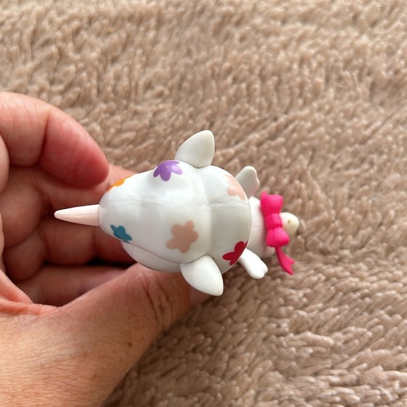 Tokidoki Unicorno rainbow flower and bow pony - Picture 3 of 3